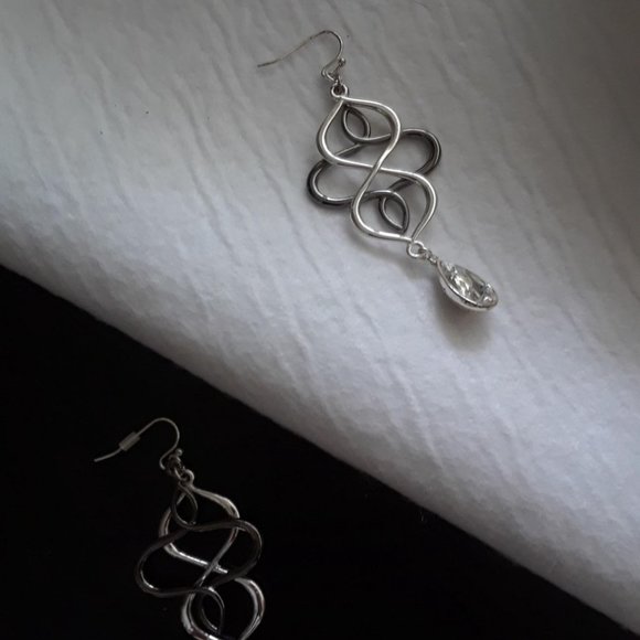 Open Loop Teardrop Earrings - Picture 2 of 3